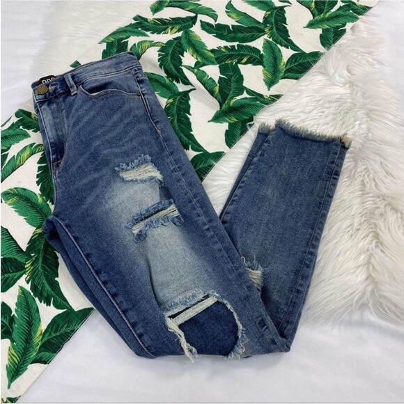UO BDG Twig High Rise Cropped Patchwork Distressed Jeans 218 - Picture 1 of 5